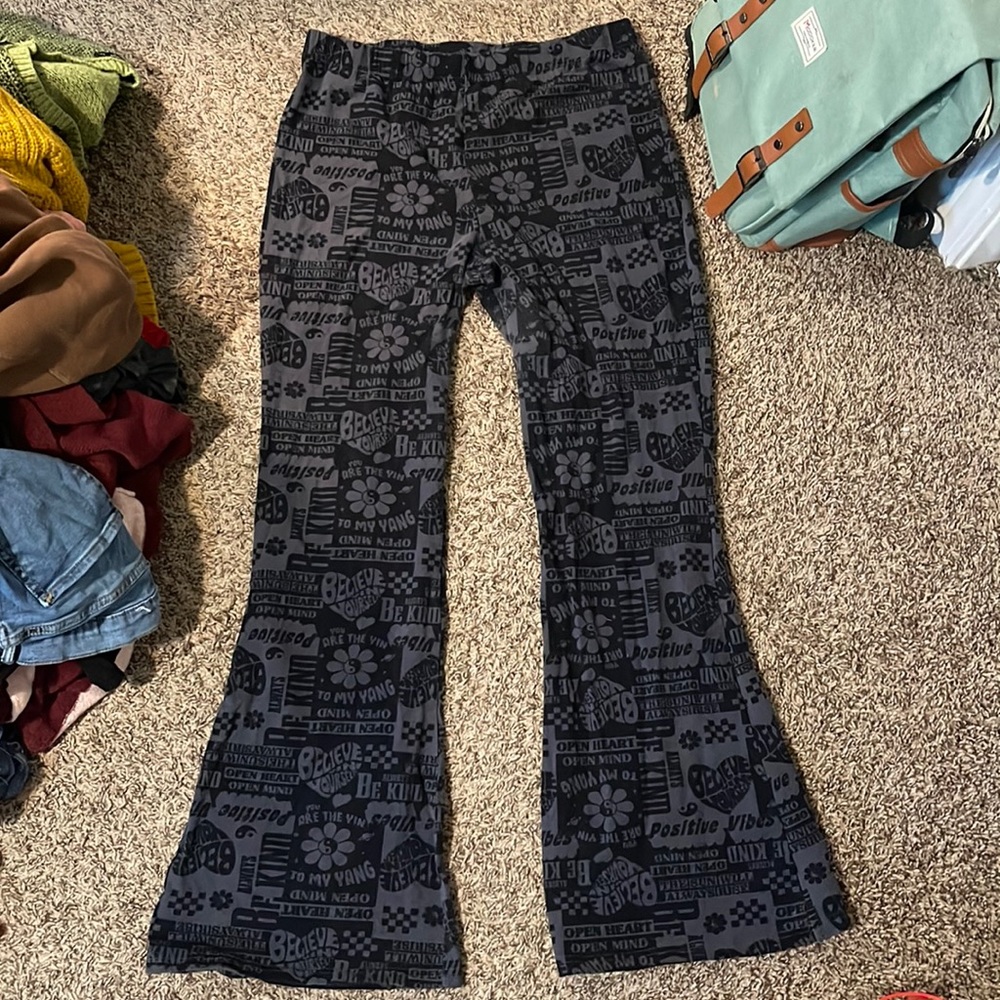 Zoe + Liv Flare Leggings